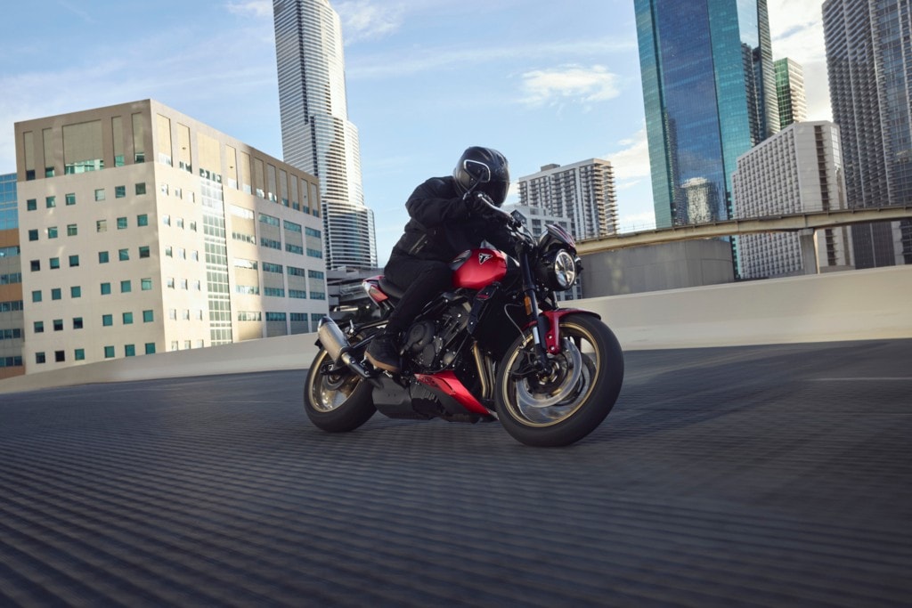 Triumph presenta la nuova roadster Trident 800 a EICMA 2025